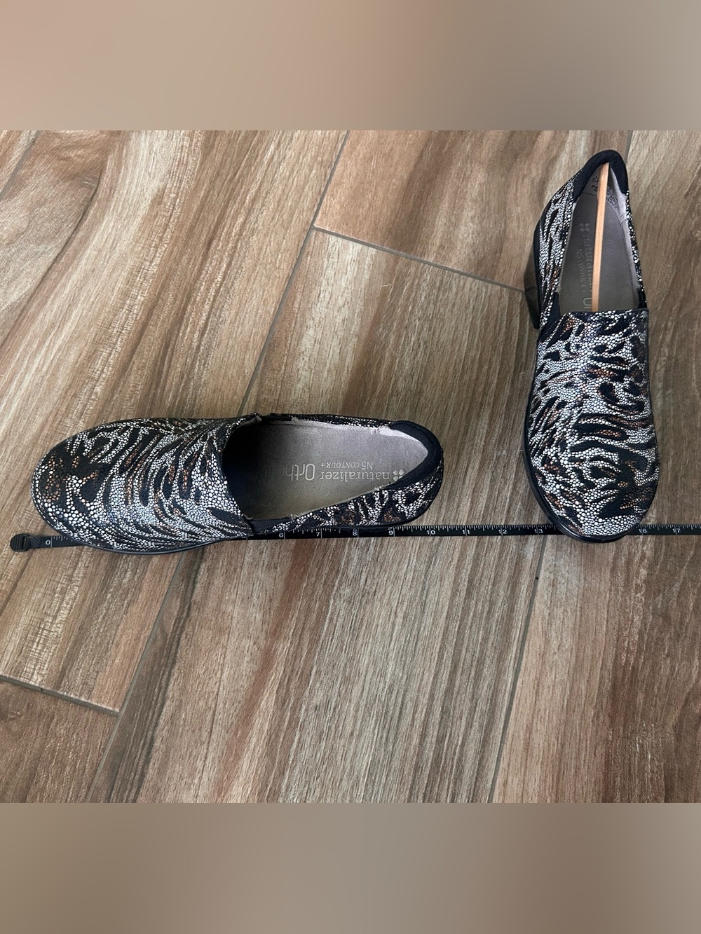 NEW Naturalizer FREEDA Metallic Animal Print Slip-On Clogs Size 7.5 Ortholite - Picture 13 of 15